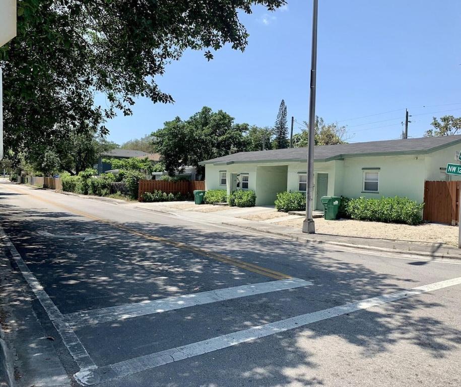 Deco Drive Miami • Near Hard Rock Stadium • South Beach • Wynwood 外观 照片