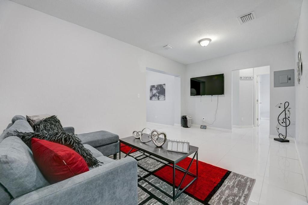 Deco Drive Miami • Near Hard Rock Stadium • South Beach • Wynwood 外观 照片